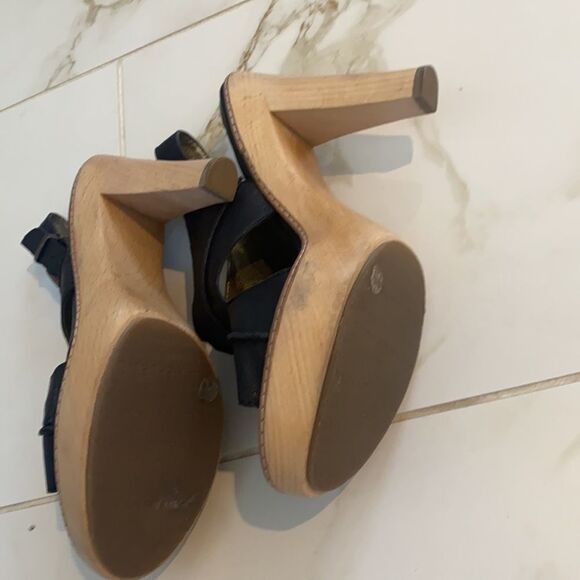 Sz 7.5 Banana Republic leather black block heel - Picture 6 of 9